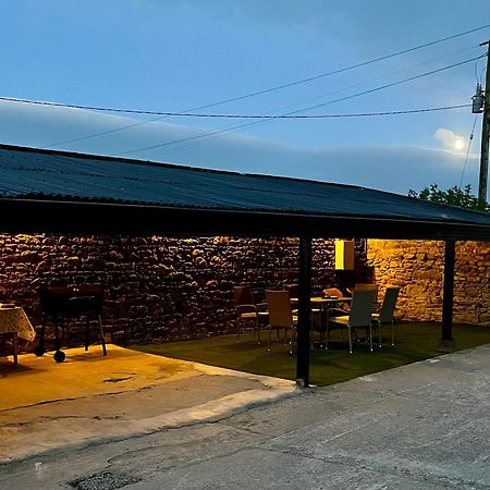Tom Rocky'S Farmyard Villa เทมเพิลมอร์ ภายนอก รูปภาพ