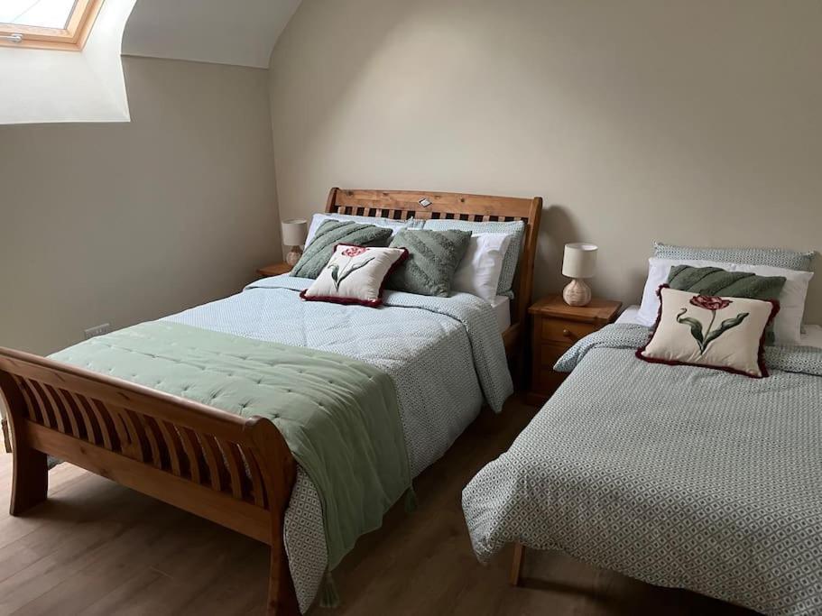 Tom Rocky'S Farmyard Villa เทมเพิลมอร์ ภายนอก รูปภาพ