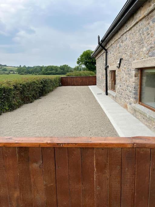 Tom Rocky'S Farmyard Villa เทมเพิลมอร์ ภายนอก รูปภาพ